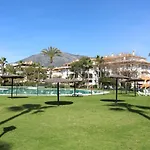 Beachside Near Puerto Banus Apartmán *